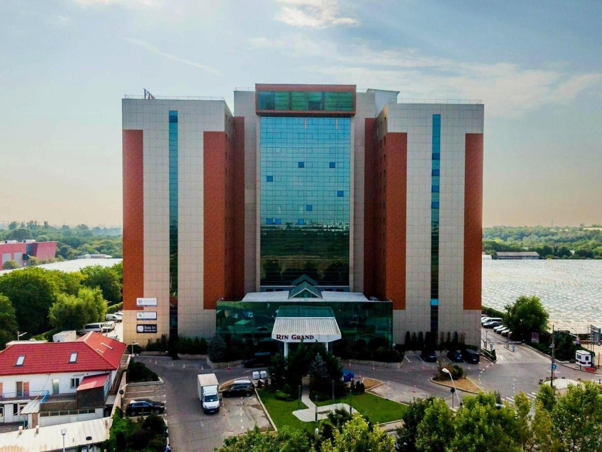 Rin Grand Sofmed Apartment Bukares Bagian luar foto