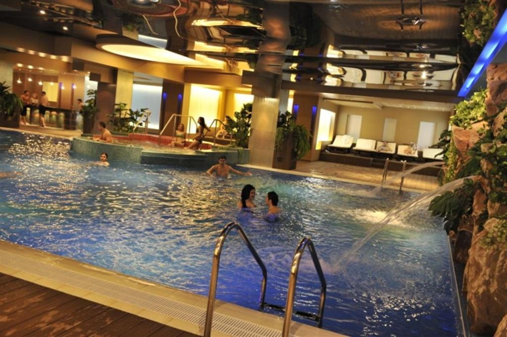 Rin Grand Sofmed Apartment Bukares Bagian luar foto