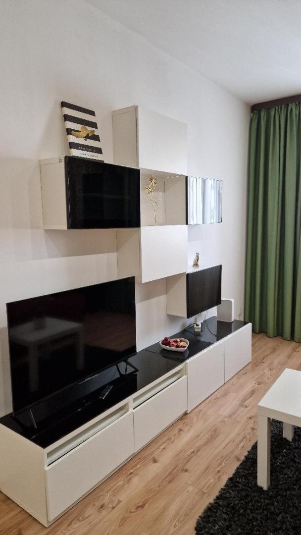 Rin Grand Sofmed Apartment Bukares Bagian luar foto